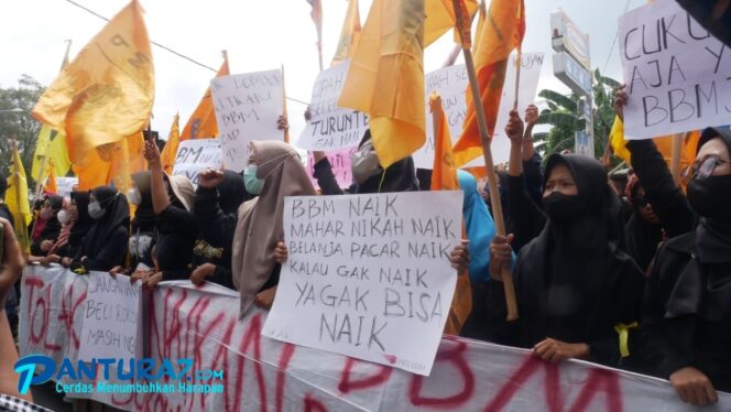 
					Mahasiswa Lumajang Turun Jalan Tolak Kenaikan Harga BBM