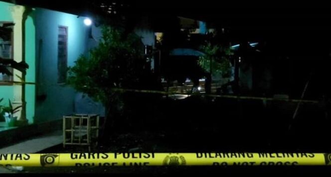 
					HANCUR: Rumah milik Hasyim porak-poranda pasca terjadi ledakan bom ikan. (foto: Moh. Rois)