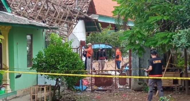 
					Jibom Polda Jatim Sisir Sumber Ledakan di Pasuruan