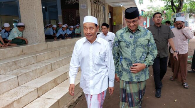 
					Anies Baswedan ‘Sowan’ ke Kiai Mutawakkil, Minta Restu Capres?