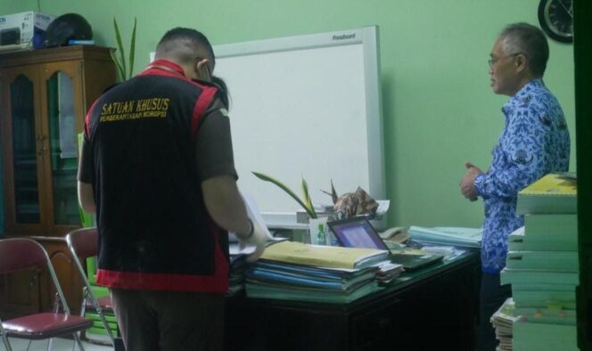 
					Dugaan Korupsi Pengadaan Bibit Pisang, Kejari Geledah Kantor Dinas Pertanian Lumajang