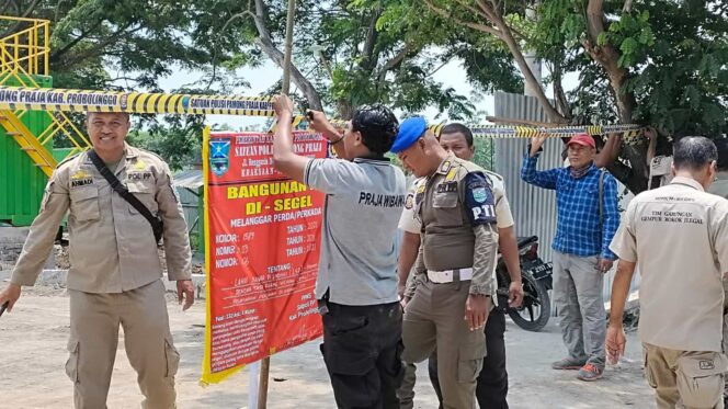
					Ada Aktivitas Pasca Disegel, Satpol PP Kosongkan Pekerja PT Merakindo Rajamix Perkasa