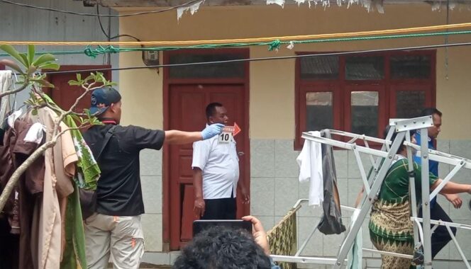 
					Pria di Lumbang Tusuk 2 Kerabat, 1 Meninggal 