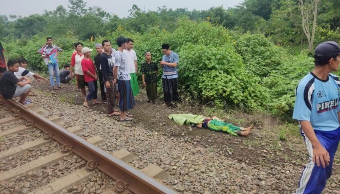 
					Main di Rel, Santri di Purwosari Tertabrak KA