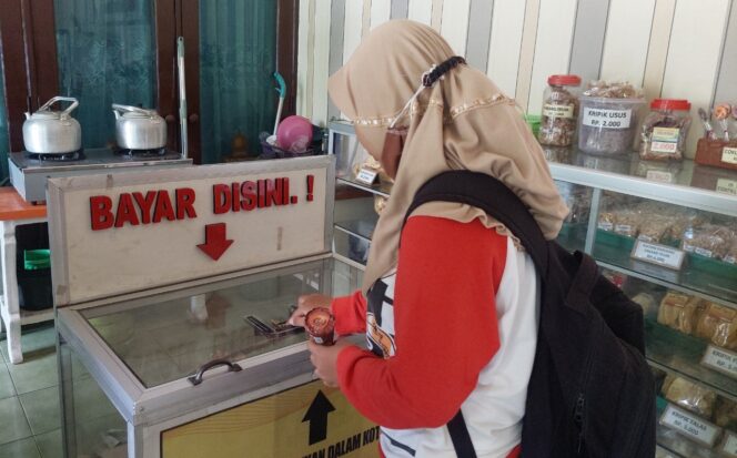 
					Warung Kejujuran di Masjid Ar-Rahmah Omset Puluhan Juta per Bulan