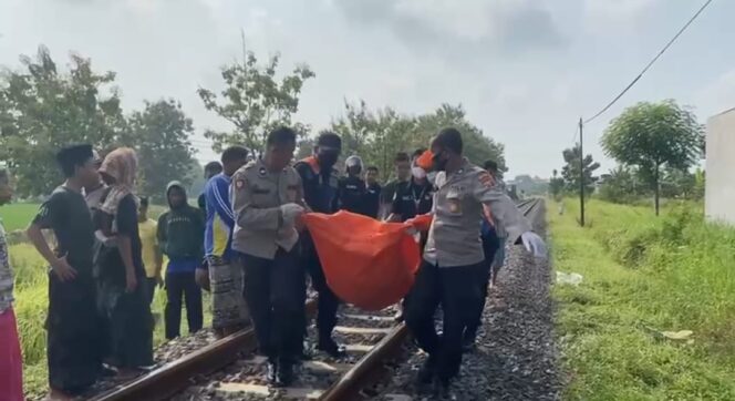 
					Hendak ke Pasar, Emak-emak Tewas Tertabrak KA
