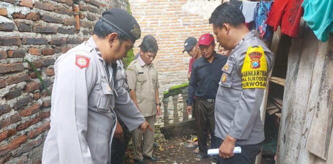 
					Bayi Terbungkus Plastik Ditemukan di Purwosari