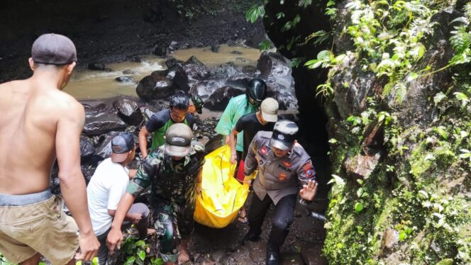 
					Tertimpa Batu di Air Terjun Madakaripura, Wisatawan Asal Surabaya Tewas