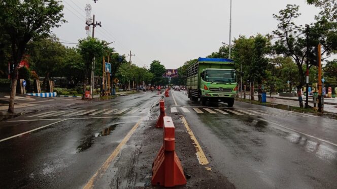 
					Suasana sorehari di Jl. Panglima Sudirman Kota Kraksaan, Kabupaten Probolinggo beberapa waktu lalu (foto : Ainul Jannah
