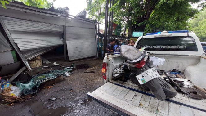 
					Diseruduk Trailer, Sepasang Kekasih Tewas Bersamaan