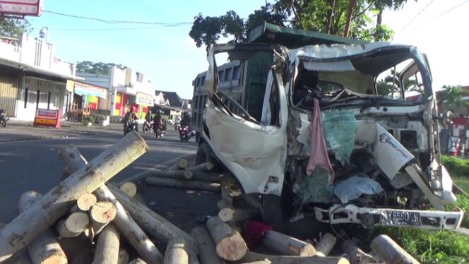 
					Setahun, Nyawa 142 Pengguna Jalan di Lumajang Melayang Akibat Kecelakaan