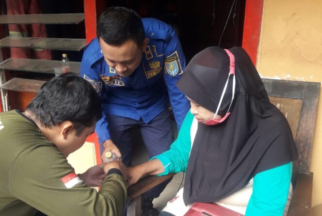 
					Cincin Kawin Tak Bisa Dilepas Minta Tolong Damkar
