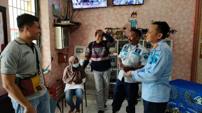 
					Sembunyikan Pil Koplo di CD, Emak-emak Diciduk Petugas Rutan