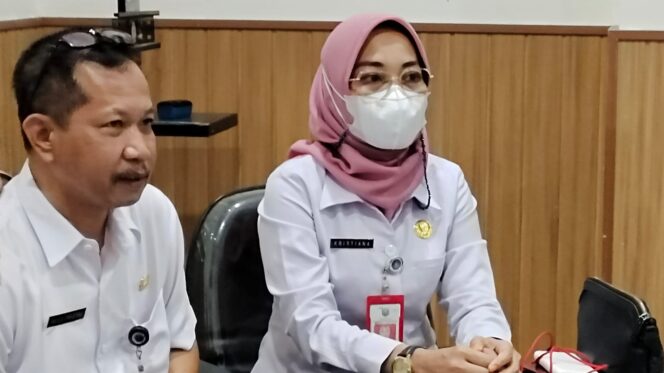 
					Anak ‘Gelap-gelapan’ di Dalam Mobil Dinas dan Digerebek Satpol PP, Kadis: Cuma Ngobrol