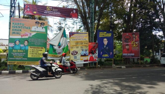 
					Balon Kontestan Pemilu Curi Start, APK Penuhi Jalanan