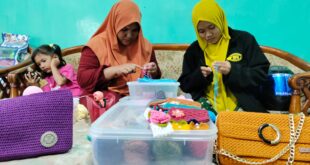 Bermodal Benang, Seorang Ibu Sulap Hobi Jadi Bisnis