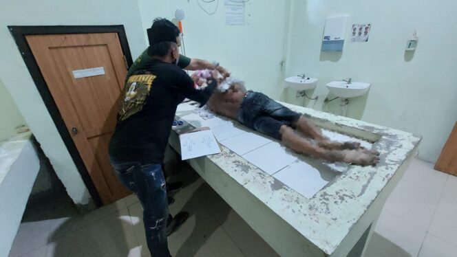 
					Tersetrum, Karyawan Klinik Kecantikan Ditemukan Tewas di Atas Kanopi