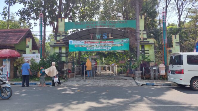 
					Libur Tahun Baru, Pengunjung TWSL dan Pantai Ramai