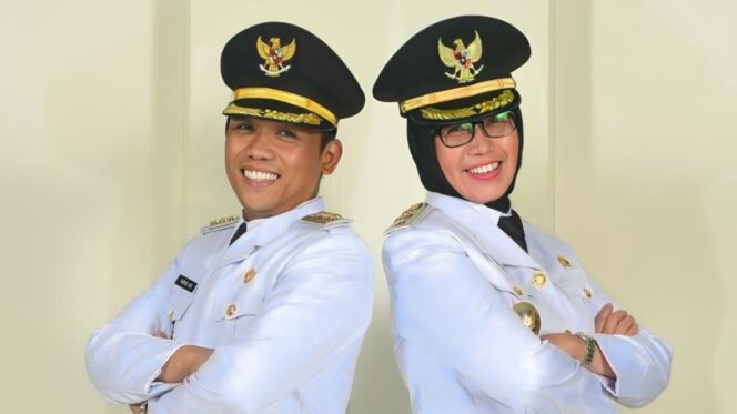 
					TETAP MESRA: Bupati Lumajang, Thoriqul Haq, dan Wakil Bupati Indah Amperawati. (foto: dok)
