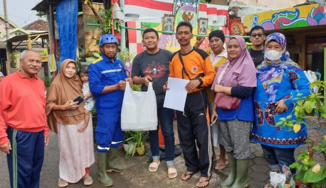 
					Tagana Kota Probolinggo distribusikan nasi kotak ke warga terdampak (istimewa)