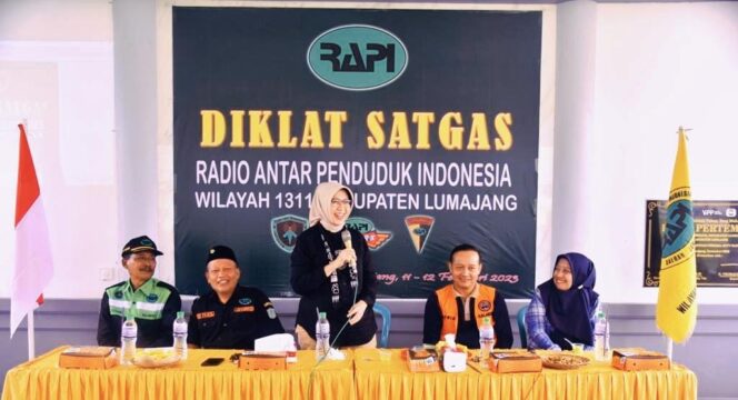 
					MITIGASI: Wakil Bupati Lumajang, Indah Amperawati, saat menghadiri pelatihan kebencanaan yang diadakan RAPI. (foto: Asmadi).