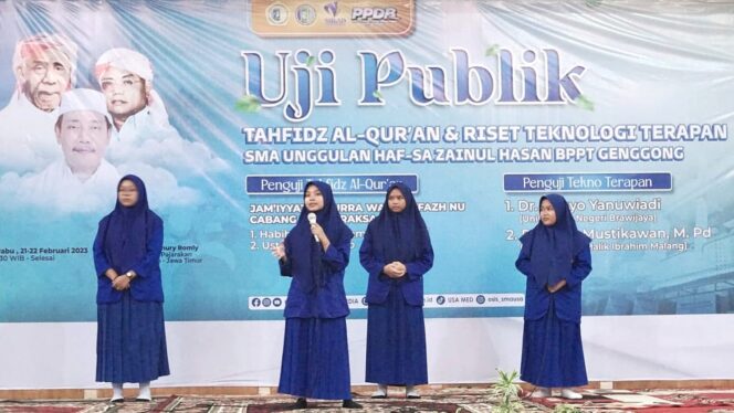 
					UJI PUBLIK: Empat orang siswi SMA-U Hafsa Zainul Hasan Genggong memaparkan hasil risetnya dalam Uji Publik Tekno Terapan. (foto: Ainul Jannah)