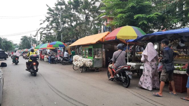 
					Deretan Pedagang Takjil di Pasar Semampir pada Ramadan 2022 lalu.