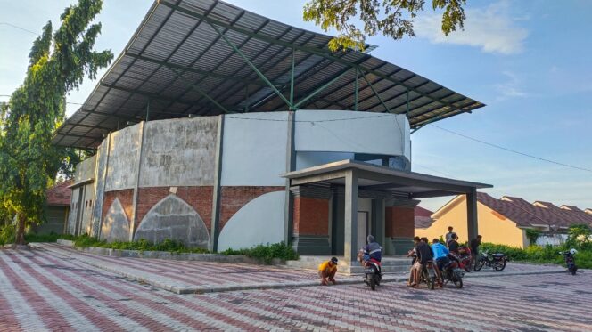 
					Gedung kesenian di Desa Sumberlele, Kecamatan Kraksaan