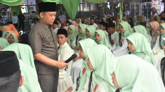 
					GSM: Bupati Lumajang Thoriqul Haq memberikan arahan agar siswa gemat belajar mengaji. (foto: Asmadi)