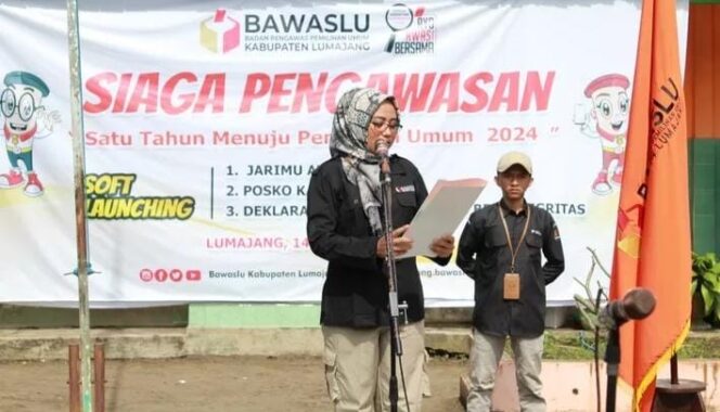 
					Kordiv SDM dan Organisasi Bawaslu Lumajang, Sulastri Wulandari saat memberikan arahan beberapa waktu lalu. (foto: Asmadi)