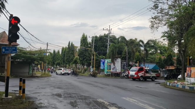 
					Perempatan dekat waluyo jati akan dipasangi marka jalan.