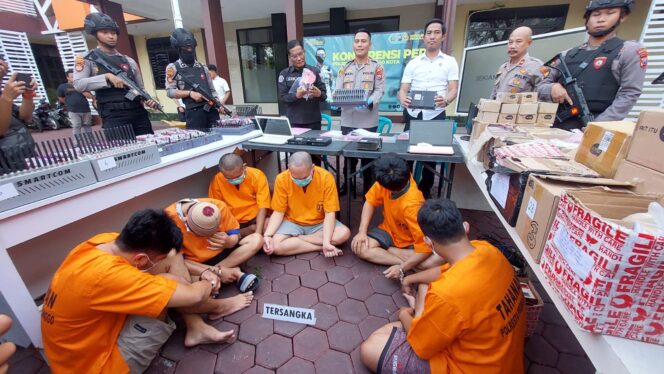 
					Kapolres Probolinggo Kota merilis pelaku dan barang bukti