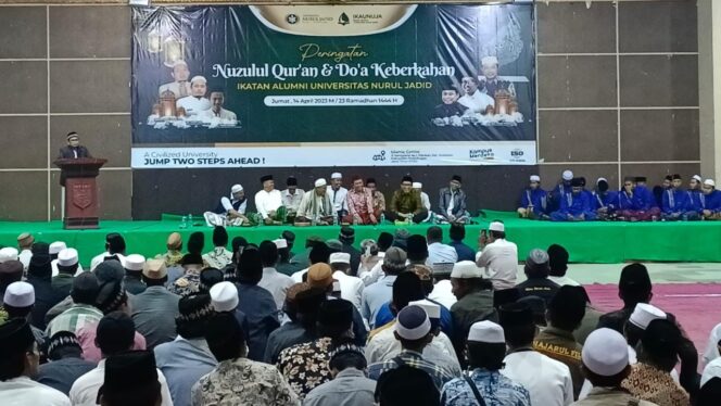 
					KHIDMAT: Suasana Peringatan Nuzulul Qur'an dan Doa Keberkahan oleh IKA UNUJA di Gedung Islamic Centre, Kraksaan. (foto: Ali Ya'lu)