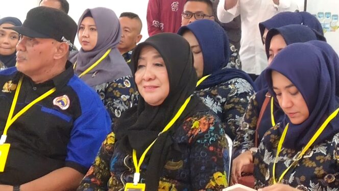 
					Mantan Walikota Probolinggo, Rukmini duduk bersama bacaleg Partai Nasdem