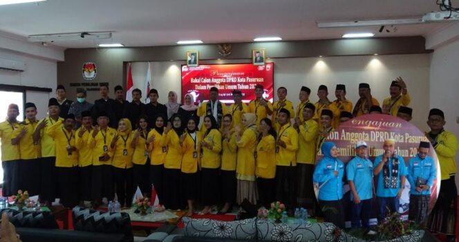 
					DAFTAR: Partai Golkar Kota Pasuruan usai daftar bacaleg. (Insert: Pengurus Partai Gelora)