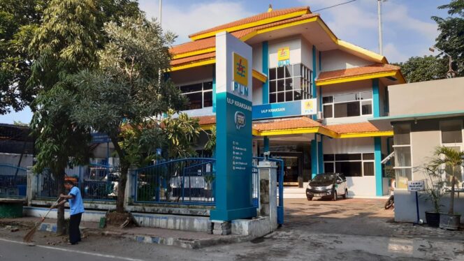 
					Kantor ULP PLN Rayon Kraksaan.