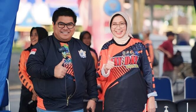 
					KOMPAK: Ketua KADIN Lumajang Agus Setiawan bersama Wakil Bupati Lumajang, Indah Amperawati. (foto: Asmadi)