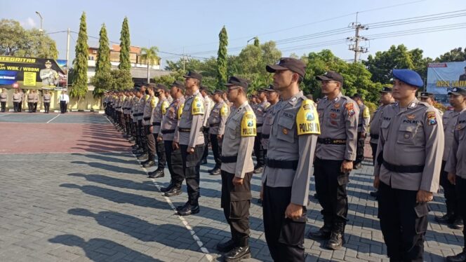 
					pemyematan Polisi RW oleh Kapolres Probolinggo.