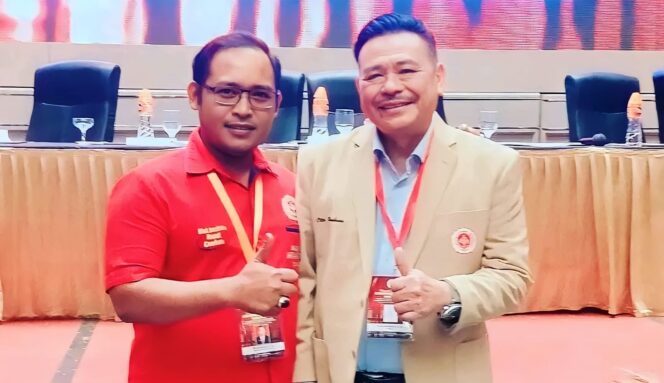 
					Ketua Pusat Bantuan Hukum DPC Perhimpunan Advokat Indonesia (Peradi) Kraksaan, Moh Kholilullah (kenakan T-shirt Polo).