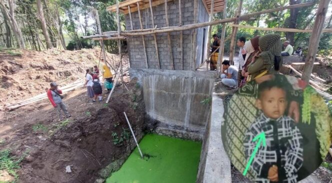 
					TENGGELAM: Warga menunjukkan lokasi korban ditemukan meninggal. Foto korban (insert)