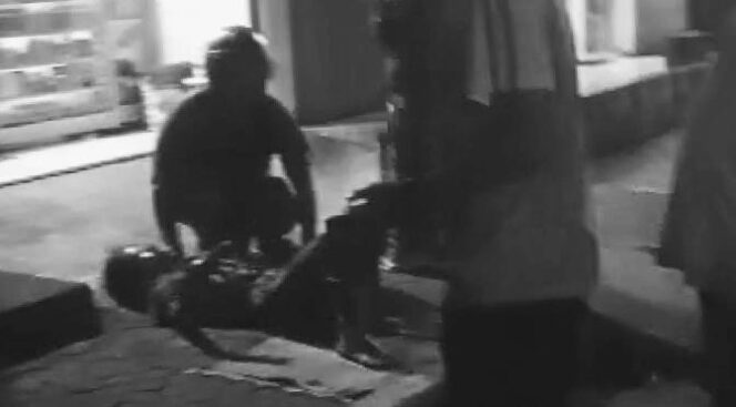 
					KRITIS: Ganny Eka Ramadhani (19), ditemukan bersimbah darah di toilet toko. (foto: Asmadi)