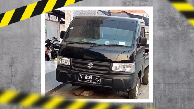 
					BARANG BUKTI: Polisi mengamankan barang bukti pikap yang digelapkan pelaku. (foto: Moh. Rois)