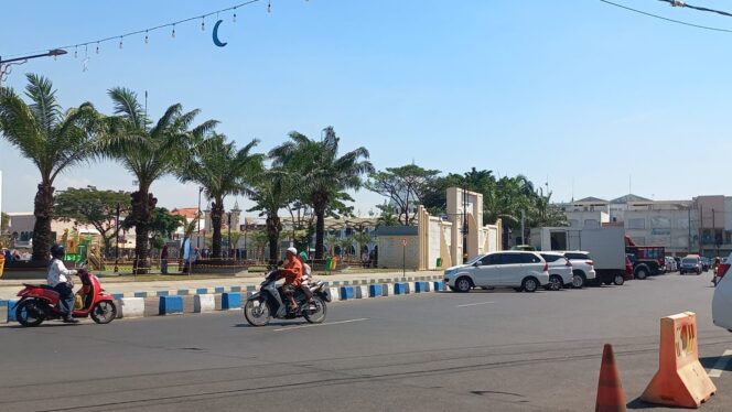 
					STERIL: Parkir berlangganan di Alun-alun Kota Pasuruan bakal dihapus oleh pemerintah setempat. (foto: Moh. Rois)