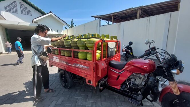 
					Pengiriman LPG dari agen ke tingkat pangkalan.