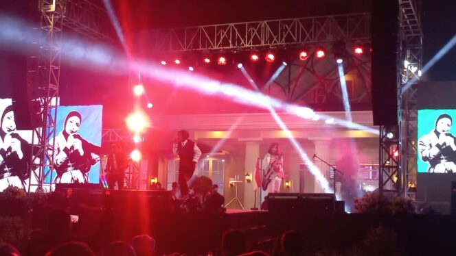 
					TAK ETIS: Suasana konser musik yang digelar RSUD Bangil, Pasuruan. (*) 