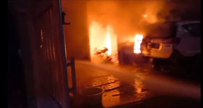 
					Tangkapan layar video kebakaran rumah di Perumahan Pondok Sejati Indah Blog 8, Kota Pasuruan.