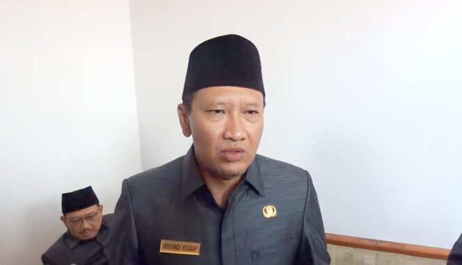 
					MINTA MAAF: Bupati Pasuruan, Irsyad Yusuf meminta maaf karena konser KOTAK di RSUD Bangil menimbulkan kegaduhan. (foto: Moh. Rois)