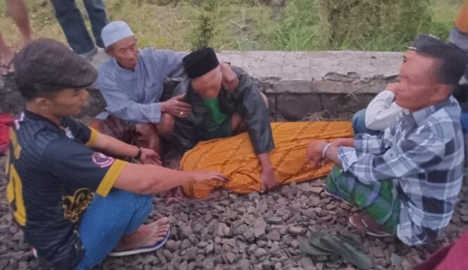 
					TEWAS: ABG di Purwodadi Pasuruan tewas pasca tersambar KA. (foto: Moh. Rois)