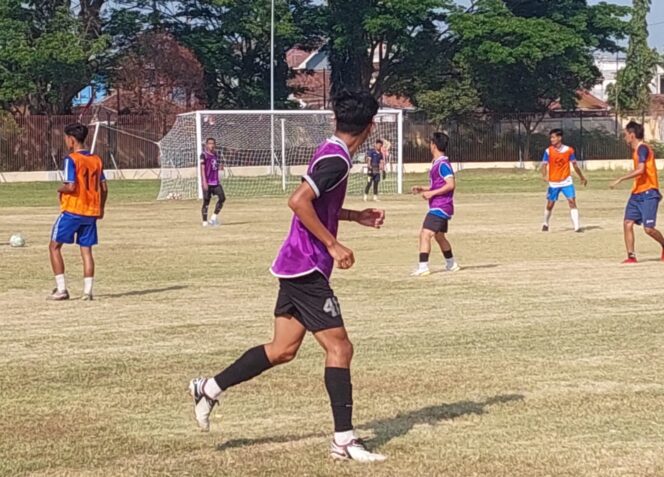 
					Puluhan pemain ikuti seleksi di Stadion Bayuangga.
