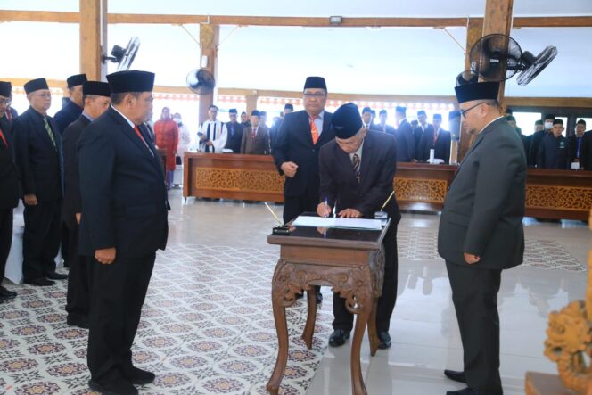 
					Pasca Mutasi, Sembilan Jabatan Eselon II Masih Kosong, Bupati Tak Miliki Staf Ahli